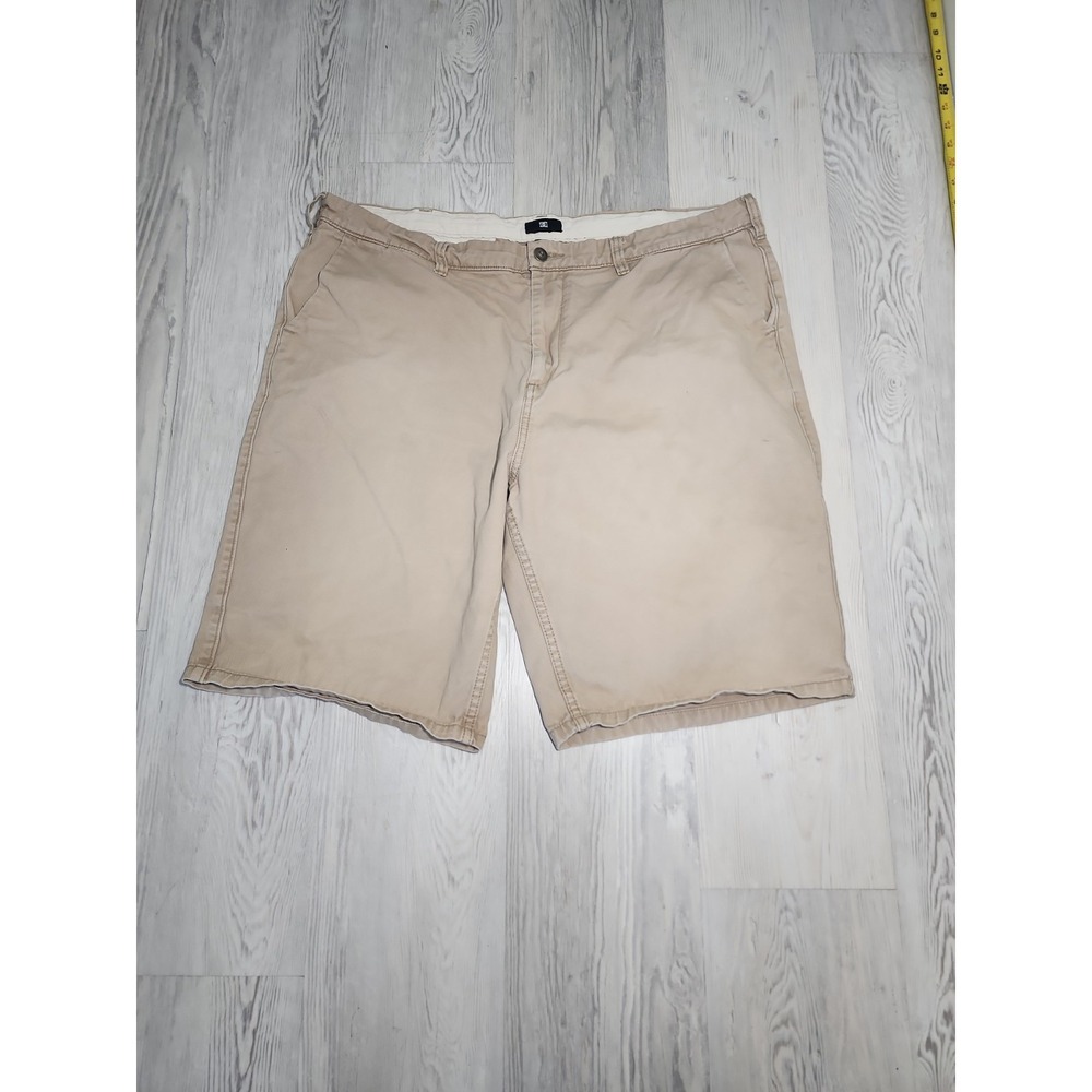 90s/Y2K DC Shoes Khaki Skater Shorts Men's 38‎
